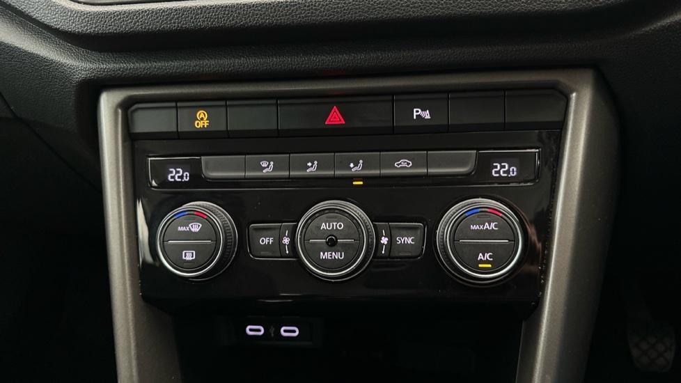 Dual Climate Control  / Air Conditioning  / Auto Stop/Start 