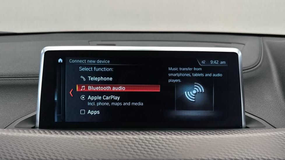 Apple CarPlay/ Bluetooth