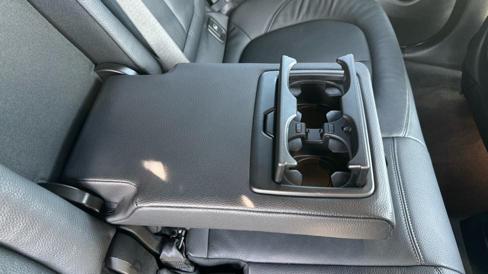 Rear Armrest/ Cup Holder