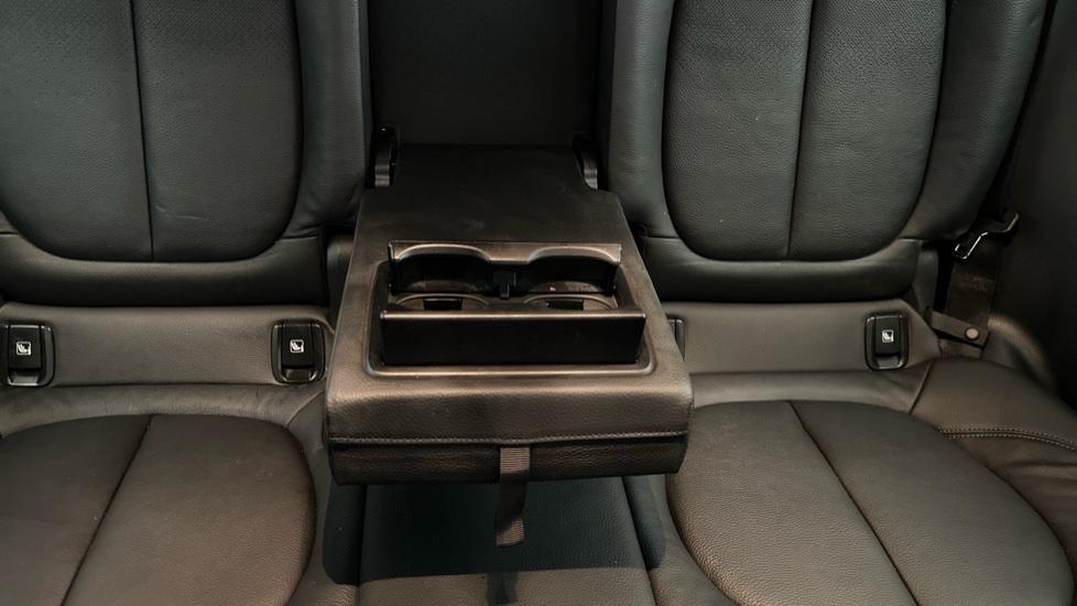 Rear Armrest/ Cup Holder