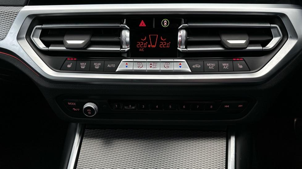 Dual Climate Control  / Air Conditioning  / Heated Seats 