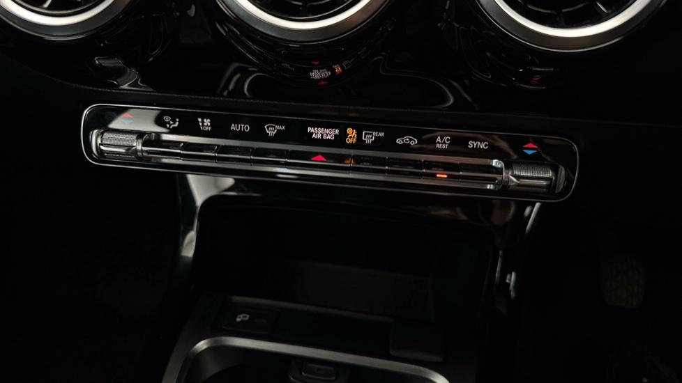 Dual Climate Control  / Air Conditioning 