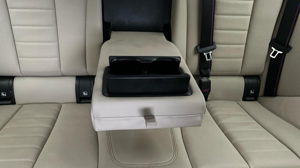 Rear Armrest/ Cup Holder