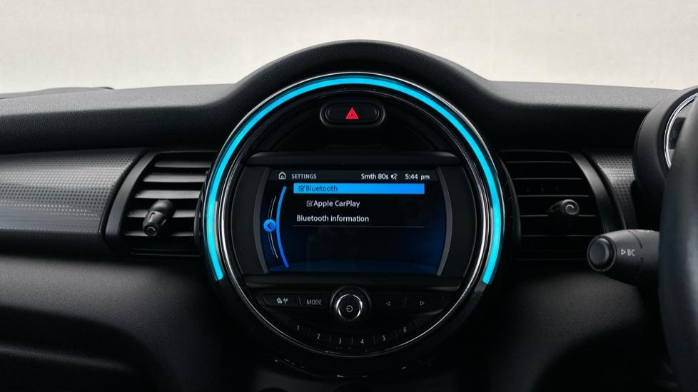 Bluetooth / Apple CarPlay 