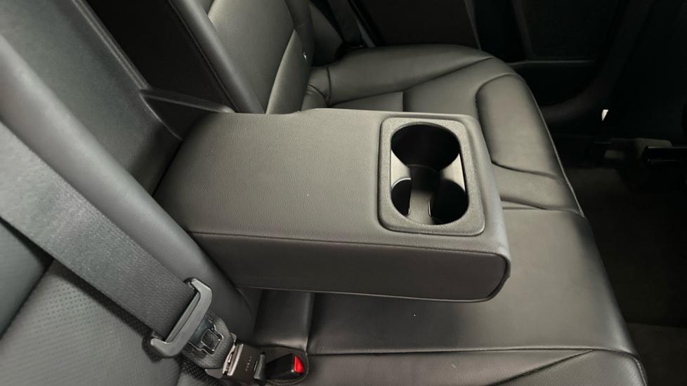 Rear Armrest/ Cup Holder