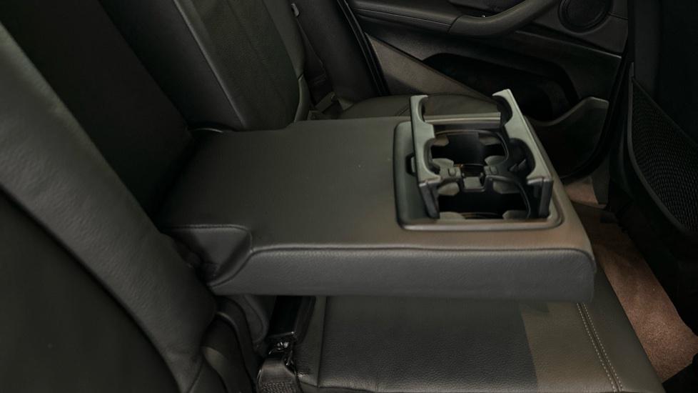 Rear Armrest/ Cup Holder