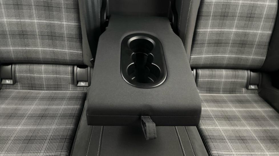 Rear Armrest/ Cup Holder