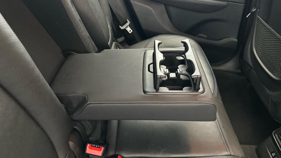 Rear Armrest/ Cup Holder