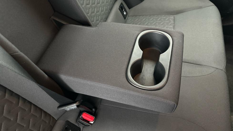 Rear Armrest/ Cup Holder