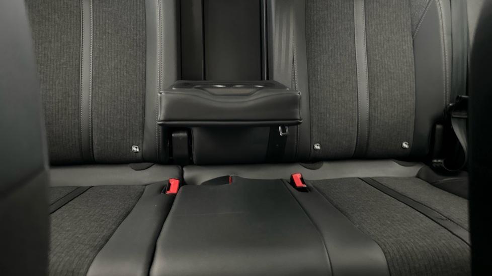 Rear Armrest/ Cup Holder