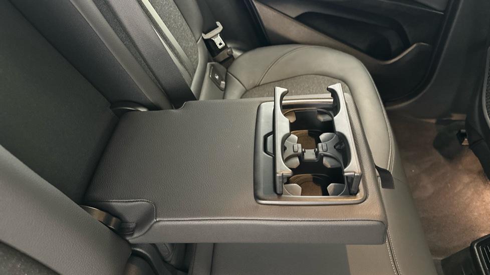 Rear Armrest/ Cup Holder