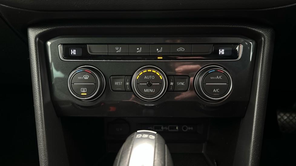 Dual Climate Control / Air Conditioning 