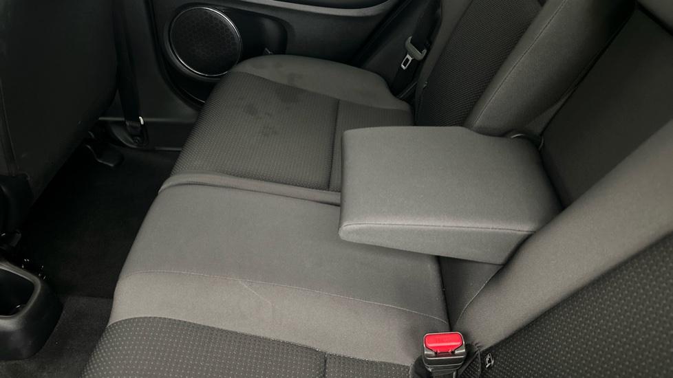 Rear Armrest/ Cup Holder