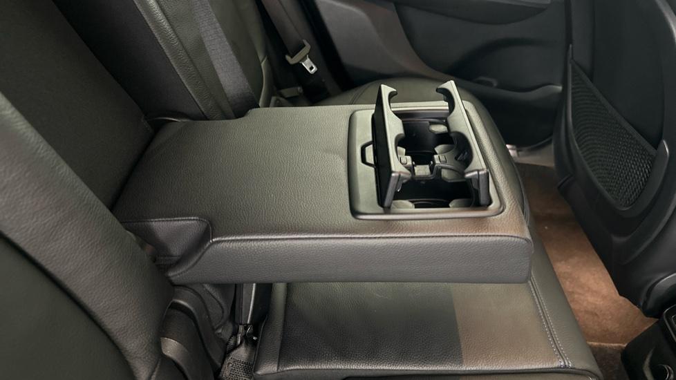 Rear Armrest/ Cup Holder