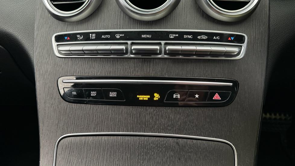 Dual Climate Control / Air Conditioning 