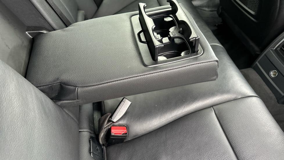 Rear Armrest/ Cup Holder