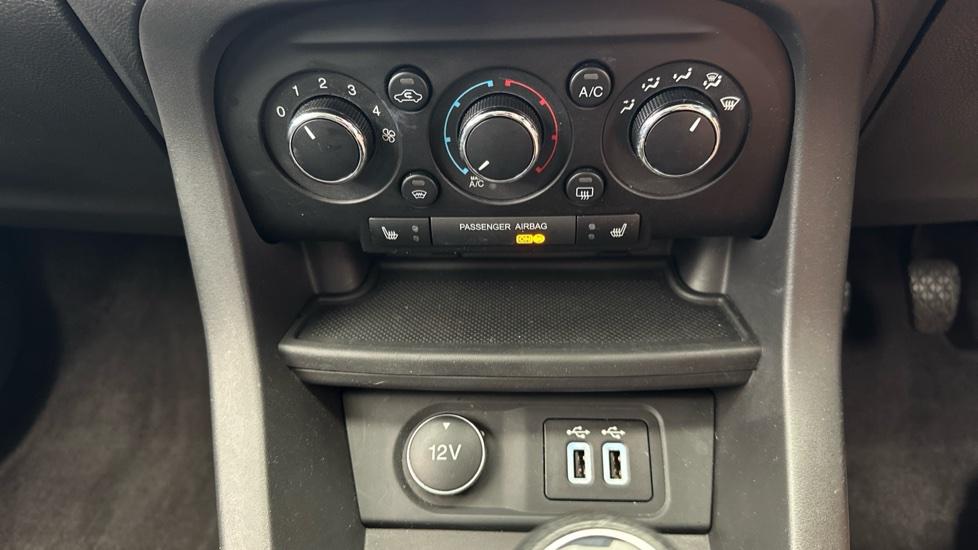 Air Conditioning / Heated Seats 