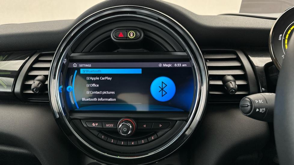 Bluetooth / Apple CarPlay 