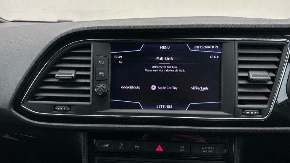 Apple Car Play & Android Auto