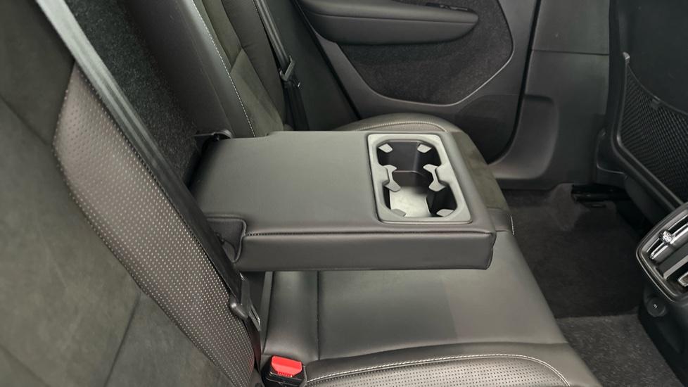 Rear Armrest/ Cup Holder