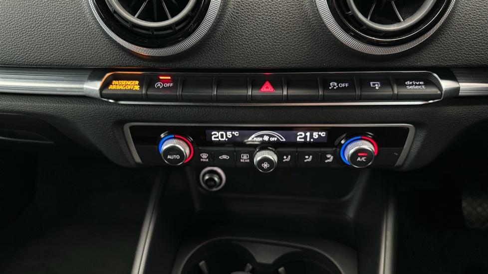 Air Conditioning /Dual Climate Control /Auto Stop/Start 