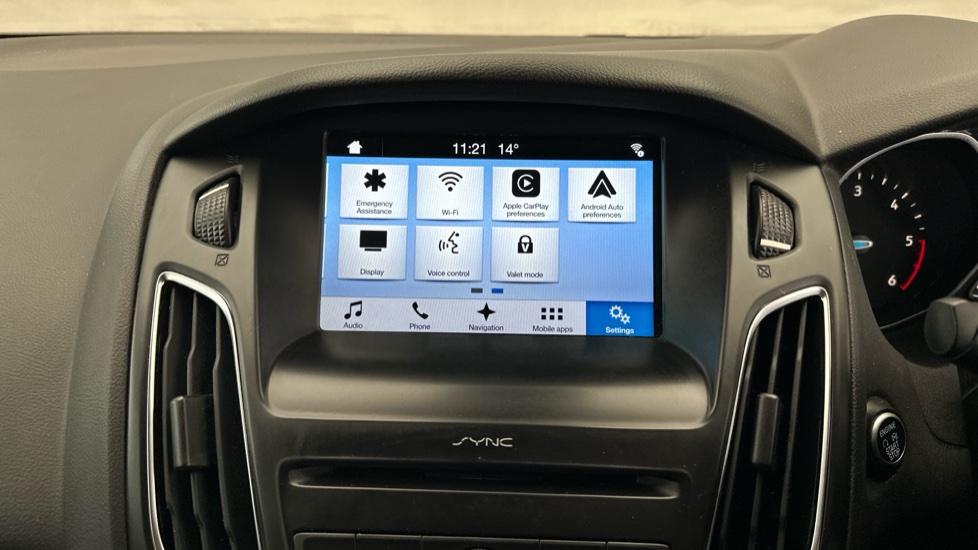 Apple Car Play & Android Auto