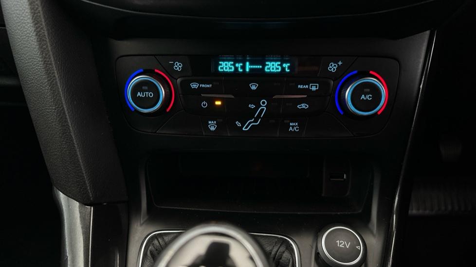 Dual Climate Control / Air Conditioning 