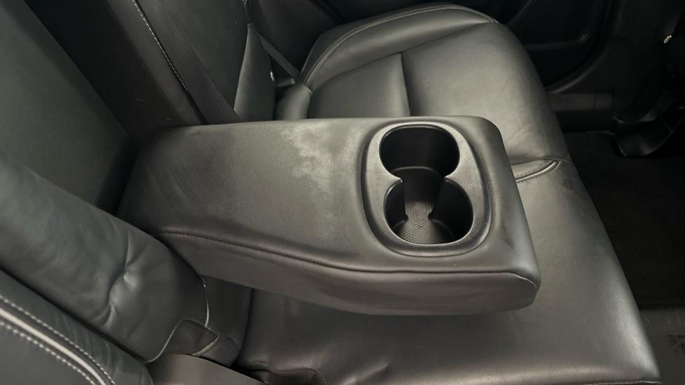 Rear Armrest/ Cup Holder