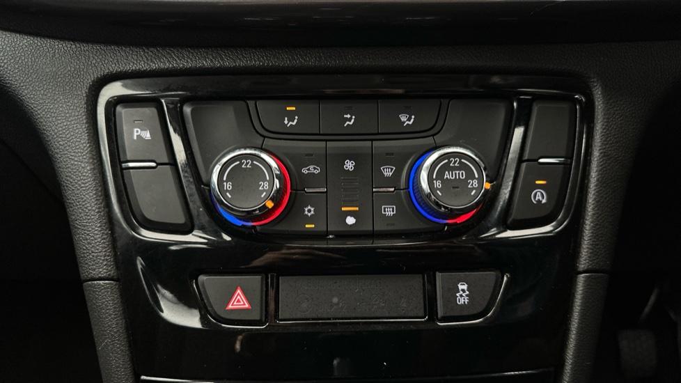 Air Conditioning /Dual Climate Control /Auto Stop/Start 