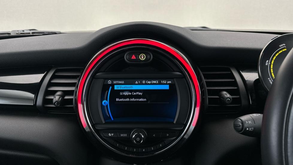 Bluetooth / Apple CarPlay 