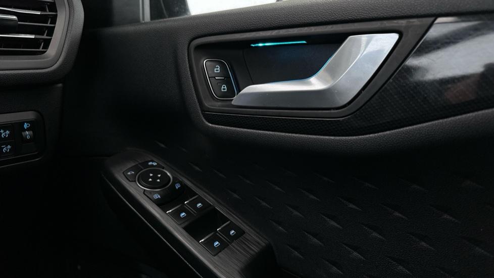 Electric Windows / Wing Mirrors/ Ambient Lighting  