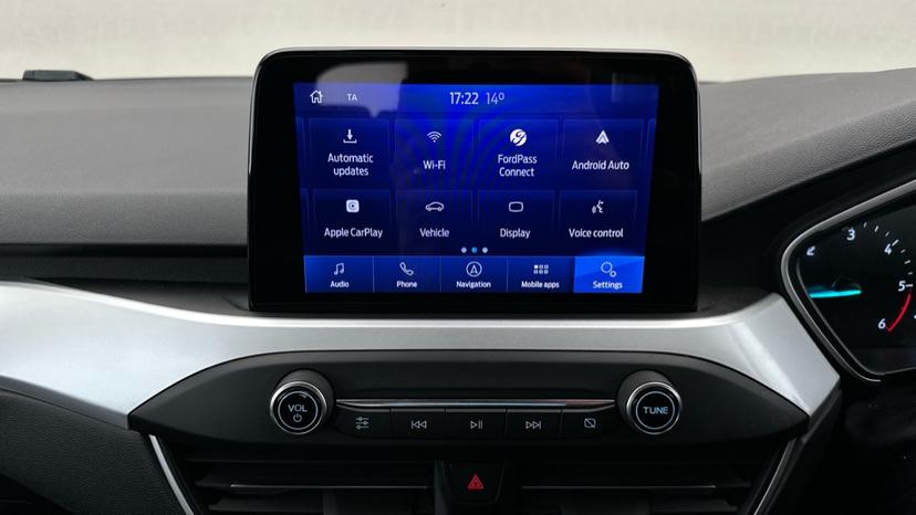 Apple Car Play & Android Auto