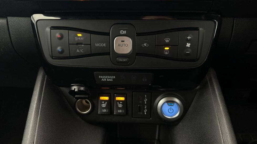 Air Conditioning /Heated Seats 