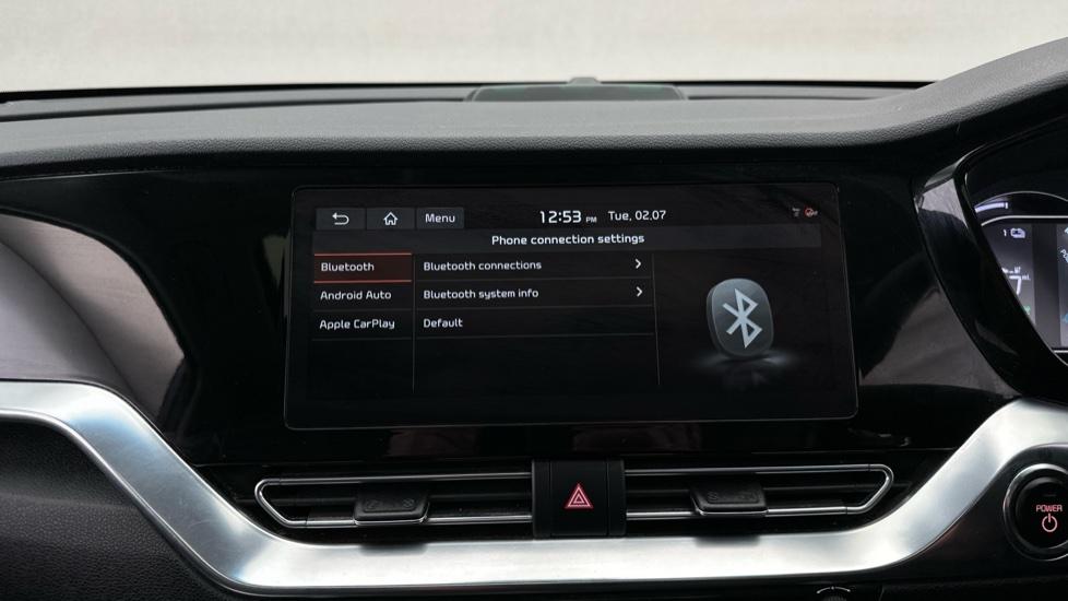 Apple CarPlay/Android Auto / Bluetooth 