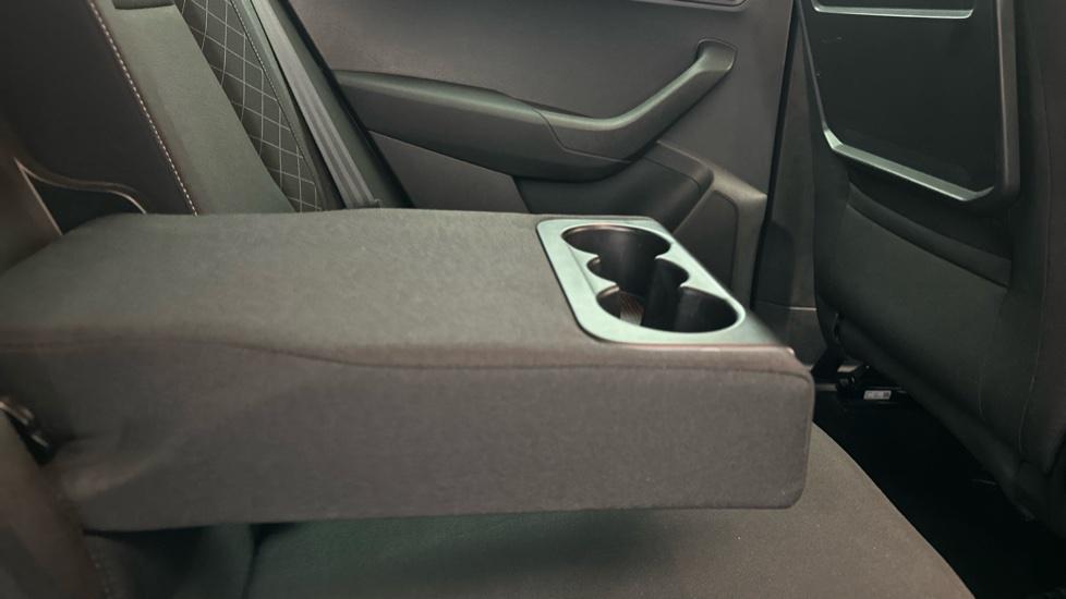 Rear Armrest/ Cup Holder