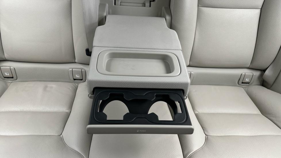 Rear Armrest/ Cup Holder