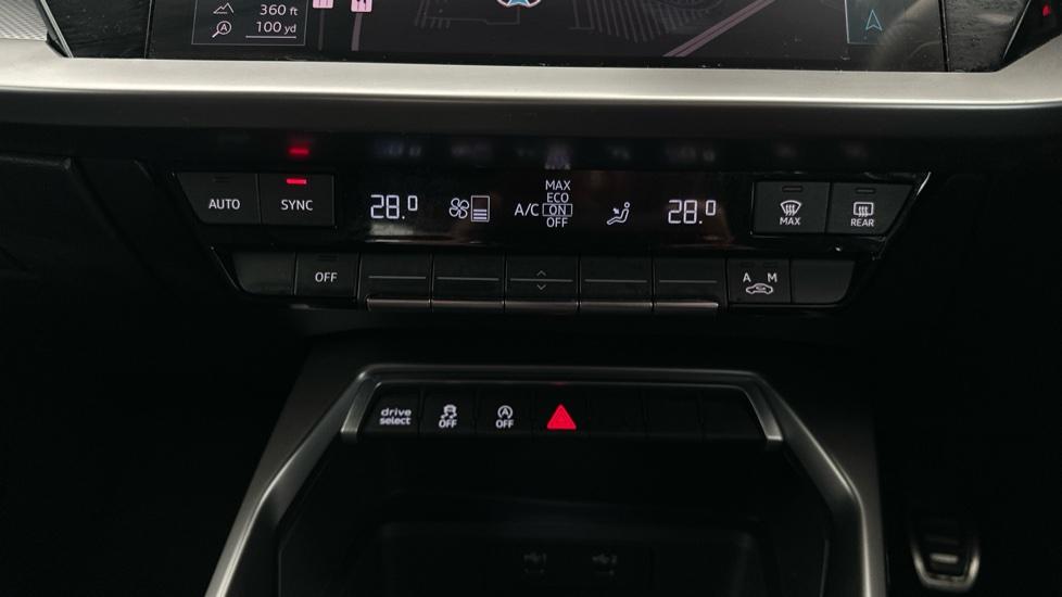 Air Conditioning / Dual Climate Control / Auto Stop/Start 