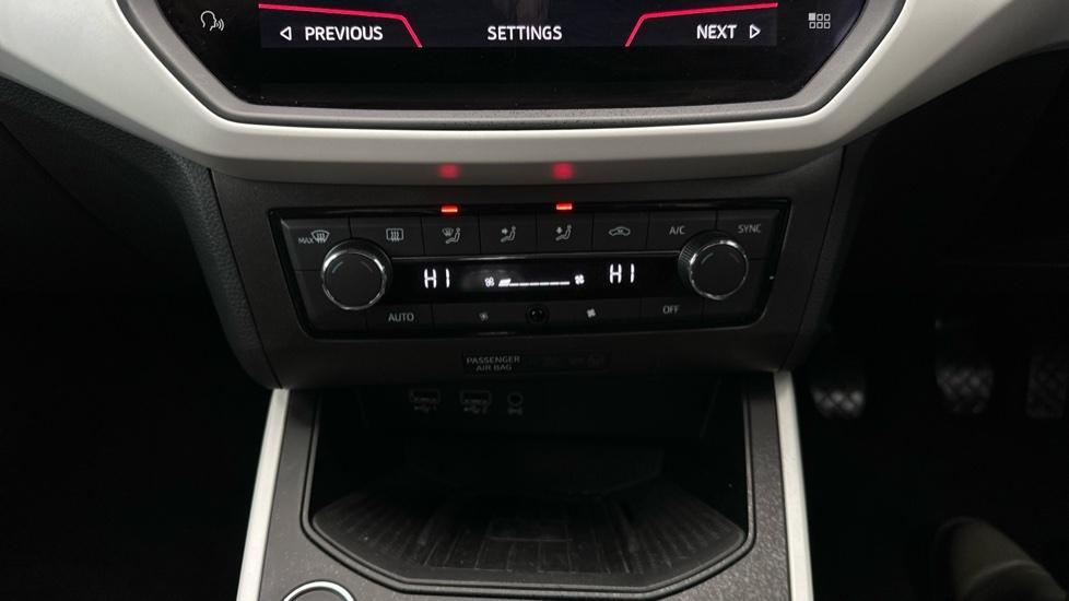 Air Conditioning /Dual Climate Control/Wireless Charger  