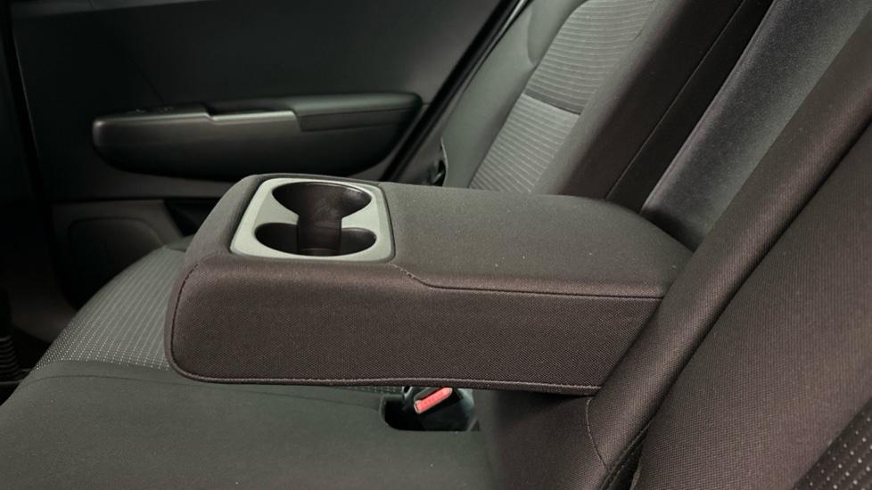 Rear Armrest/ Cup Holder