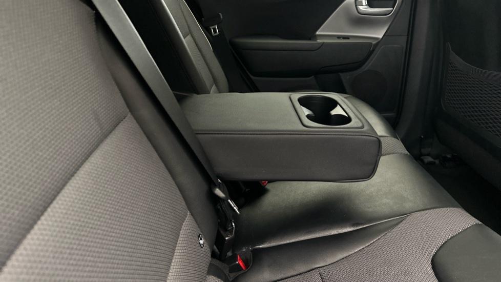 Rear Armrest/ Cup Holder