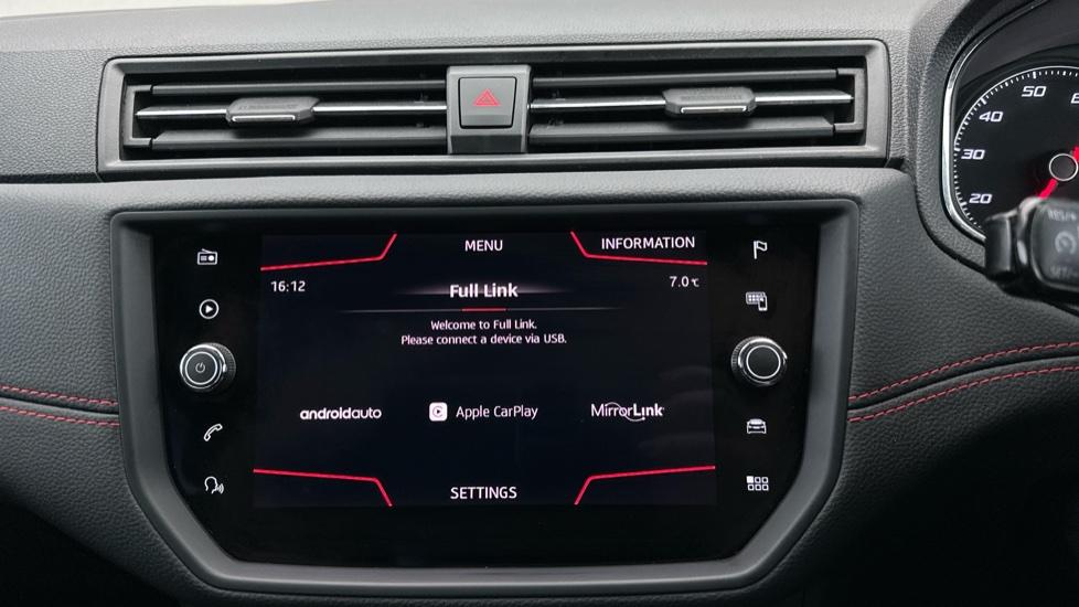 Apple Car Play & Android Auto