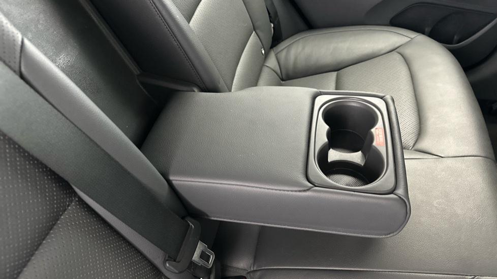 Rear Armrest/ Cup Holder