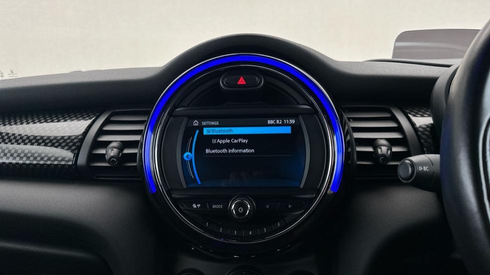 Bluetooth / Apple CarPlay 