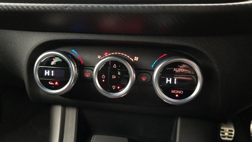 Dual Climate Control  / Air Conditioning 