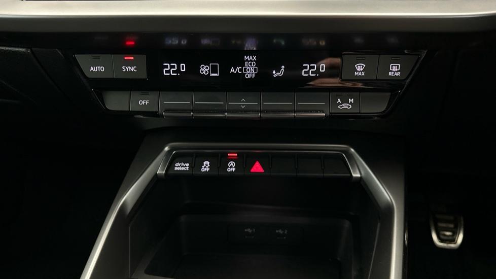 Dual Climate Control  / Air Conditioning  / Auto Stop/Start 