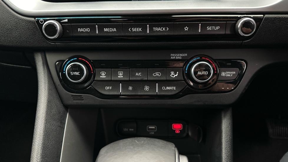 Dual Climate Control / Air Conditioning 