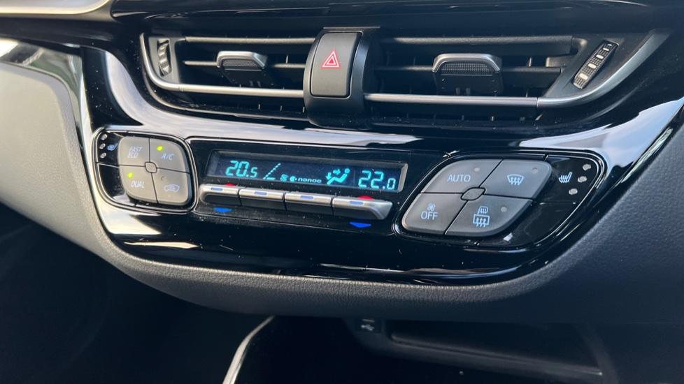 Dual Zone Climate Control 