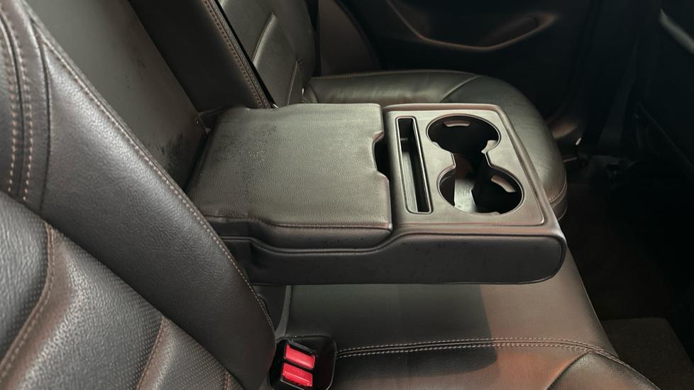 Rear Armrest/ Cup Holder