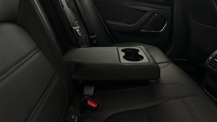 Rear Armrest/ Cup Holder