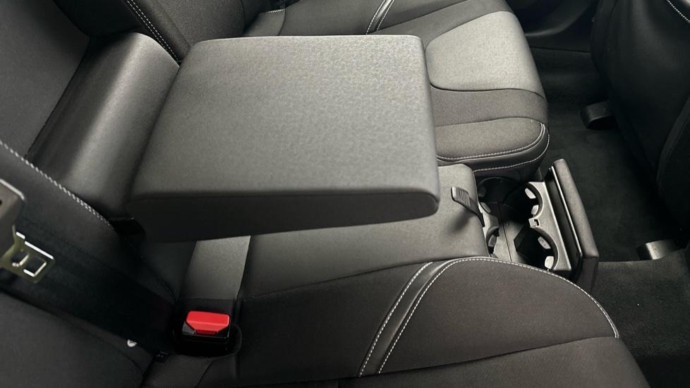 Rear Armrest/ Cup Holder